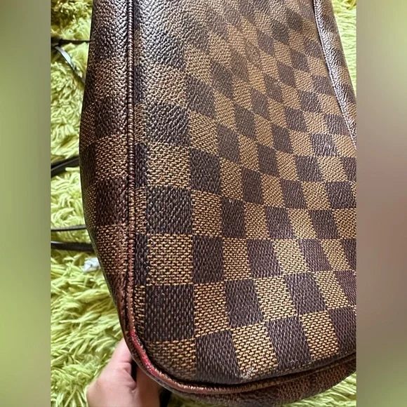Louis Vuitton Damier Ebene Neverfull MM - Picture 4 of 17